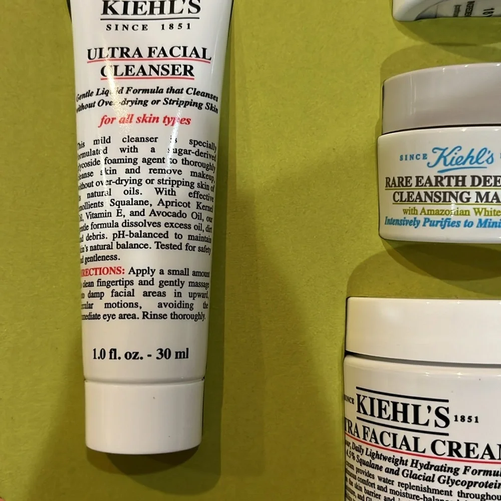 Kiehl's Skincare Staples Gift Set with free bag (cleanser / eye/ face/ mask)